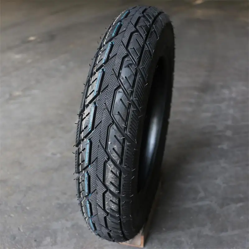 Шина для мобильного скутера 3,00-10 бескамерная