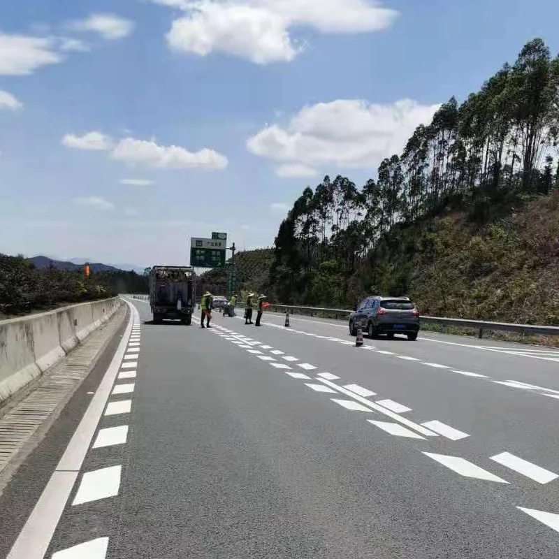 Highway Luminous Reflective Thermoplastic Road Marking Paint on Concrete Road