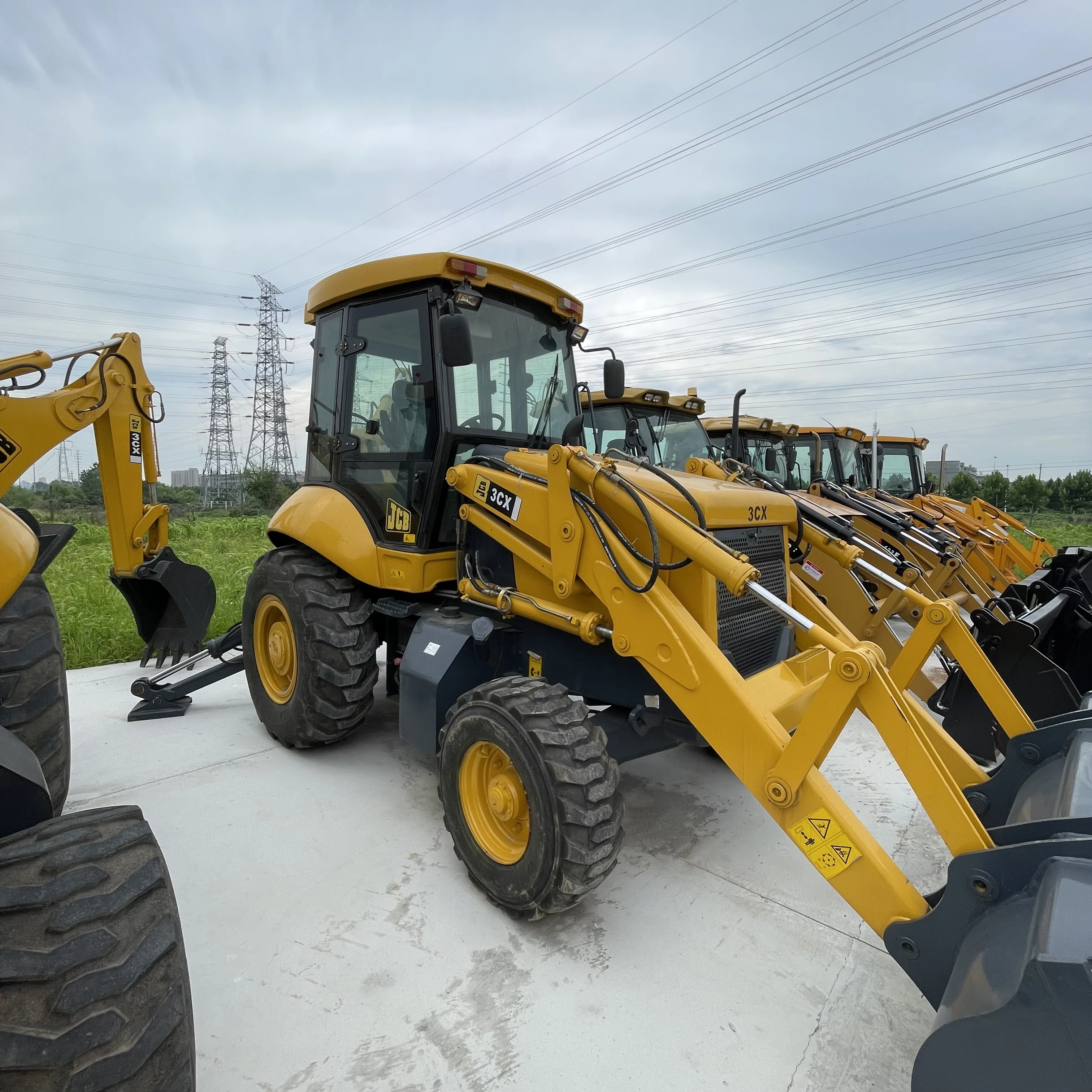 Б/у оригинальный JCB 3CX погрузчик дешево для продажи подержан JCB 3CX погрузчик в хорошем состоянии и дешево для продажи