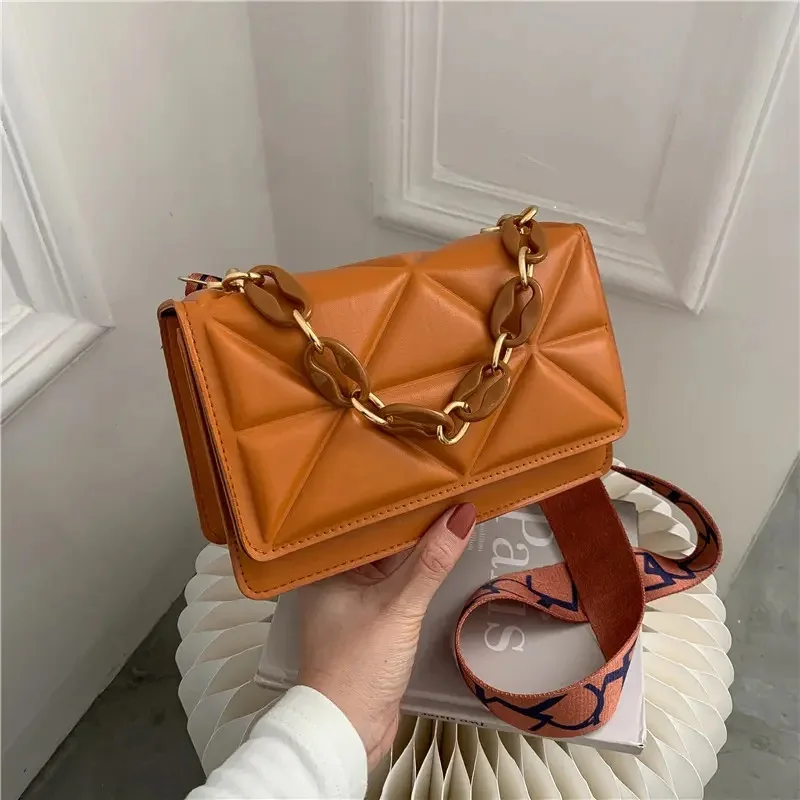 New Style Diamond Embossed Chain Shoulder Bag Fashion Ladies Messenger Bag Women Saddle Small Phone Bag Fashion Handbags Single