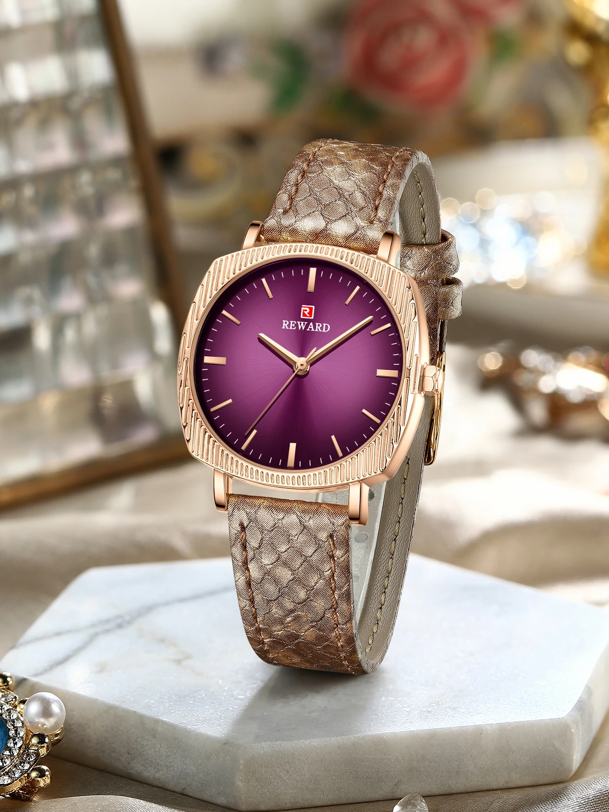 Reward 2021 Casual elegant slim ladies women quartz watch Top brand luxury fashion cheap watches for woman montre femme