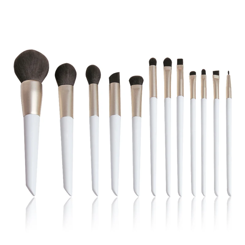 2022 New arrival wholesale white makeup brushes bag 12pcs high quality vegan Nano wool fiber hair face make up brush set
