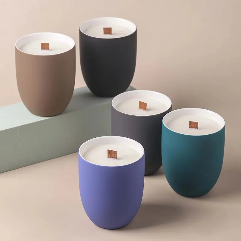 Custom Colorful  Empty Christmas Ceramic Clay Candle Vessels 10 Oz Decorative Matte Candle Jars For Home