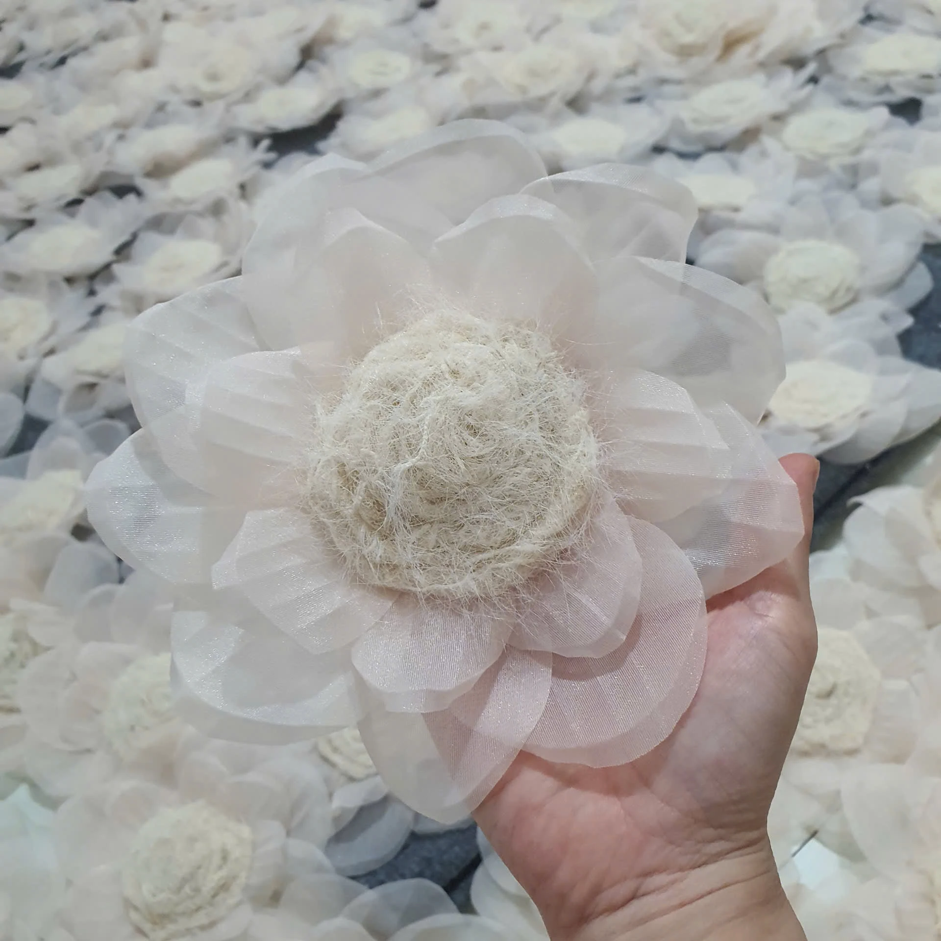 Роскошные 3D Цветы для свадебных платьев белая декоративная ткань 3d цветок для свадебного платья ручной работы во Вьетнаме