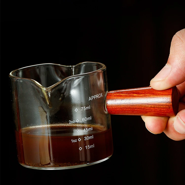 Effective anti-hot insulation unbreakable glass cup transparent glass measuring cup with wooden handle