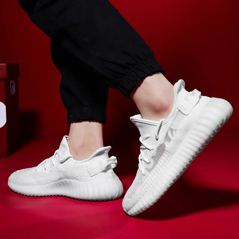 Breathable Light Running Shoes Men Fashion Sneakers Casual Walking Style Shoes Yeezy