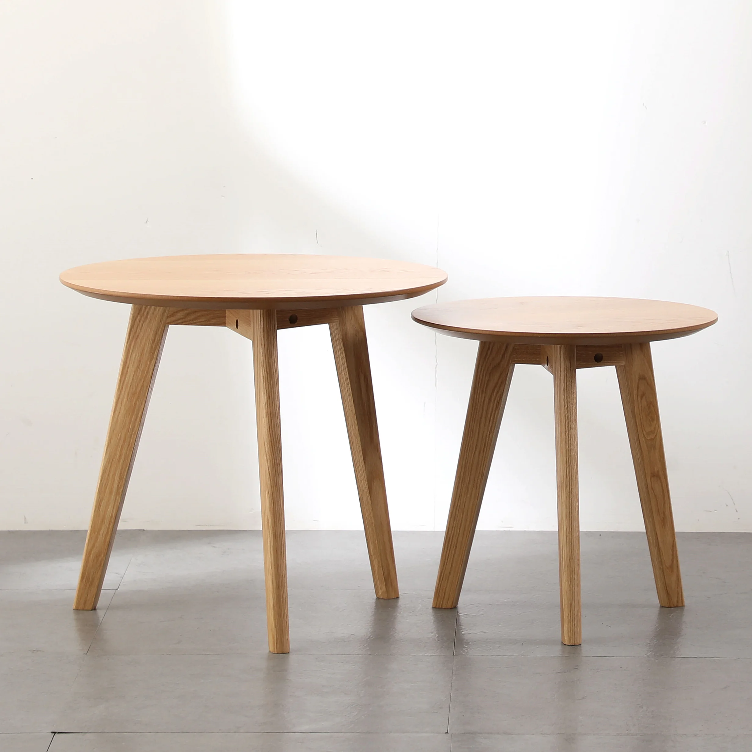 Meja kopi Nordic European Modern Simple Home Three Feet Round Square Solid Wooden Side Coffee Table