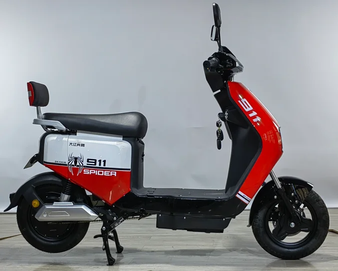 2024 Hot Sale Vintage Electric Motorcycle Scooter 600W 60V Fast Electric Moped Motorcycle for adult