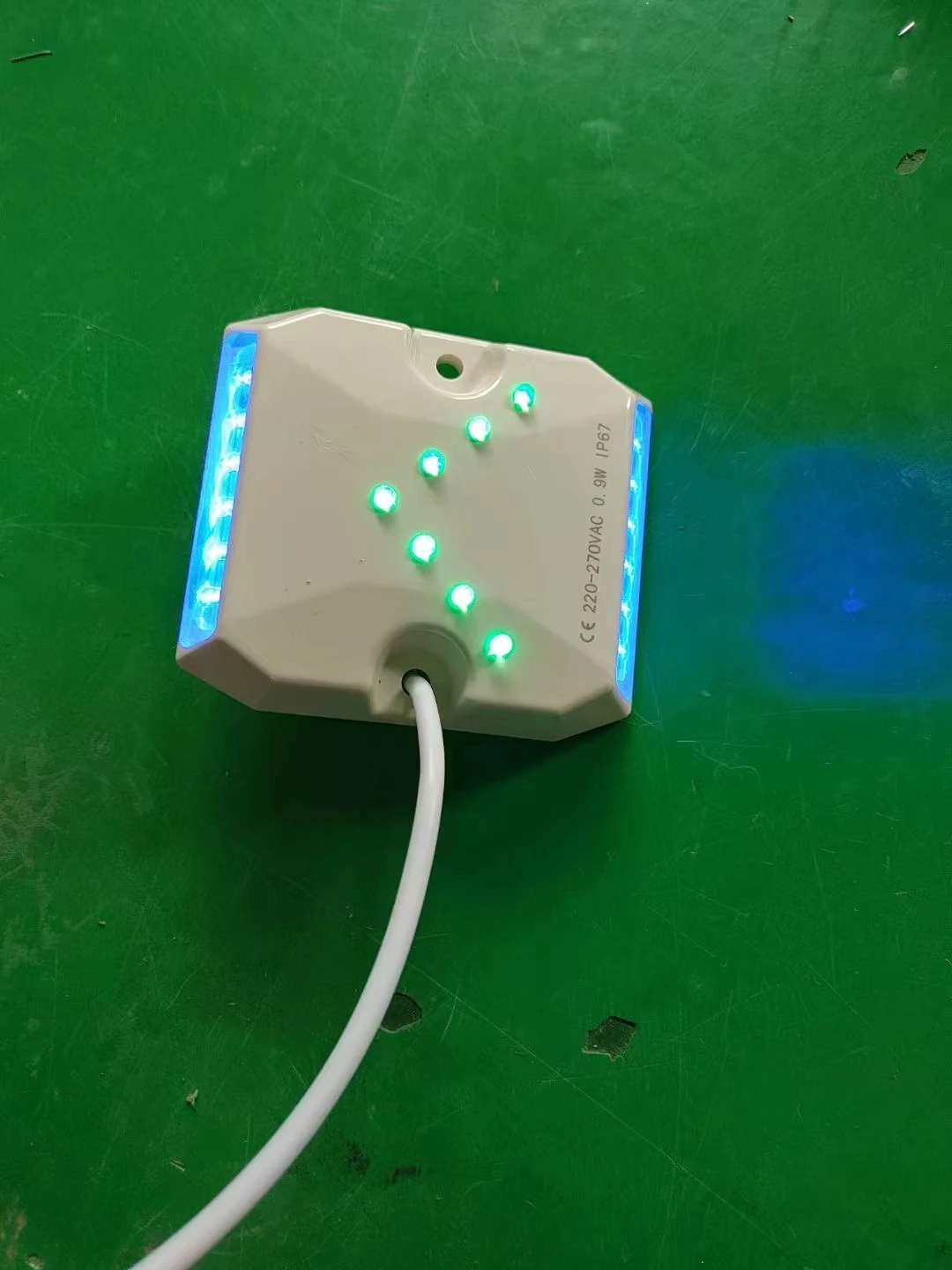 DC 24V/12V tunnel with line studs IP68 plastic wired cable with arrow LED road studs