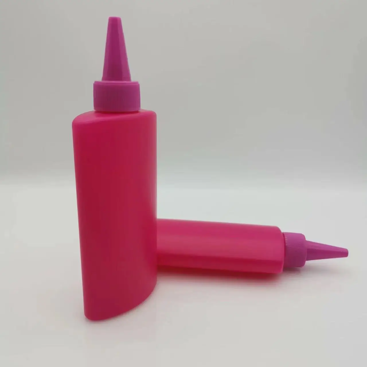 Plastic Squeeze Sauce Bottle Unique Pink 5 oz 150ml With Twist Cap HDPE