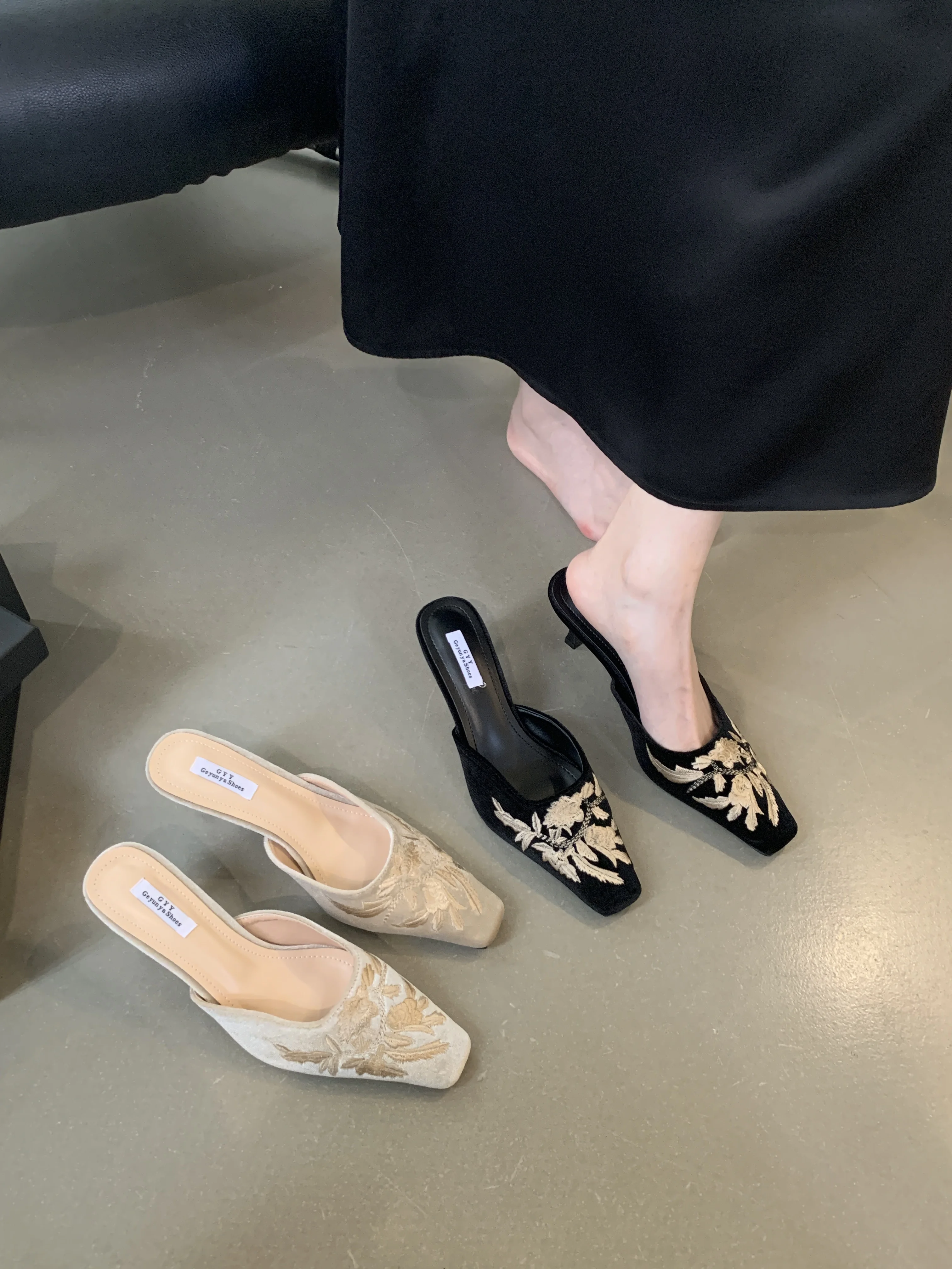 Retro Slip on Suede Slippers with Low Heels Square Toe Embroidered Flower Sandals Women Comfortable Casual Shoes