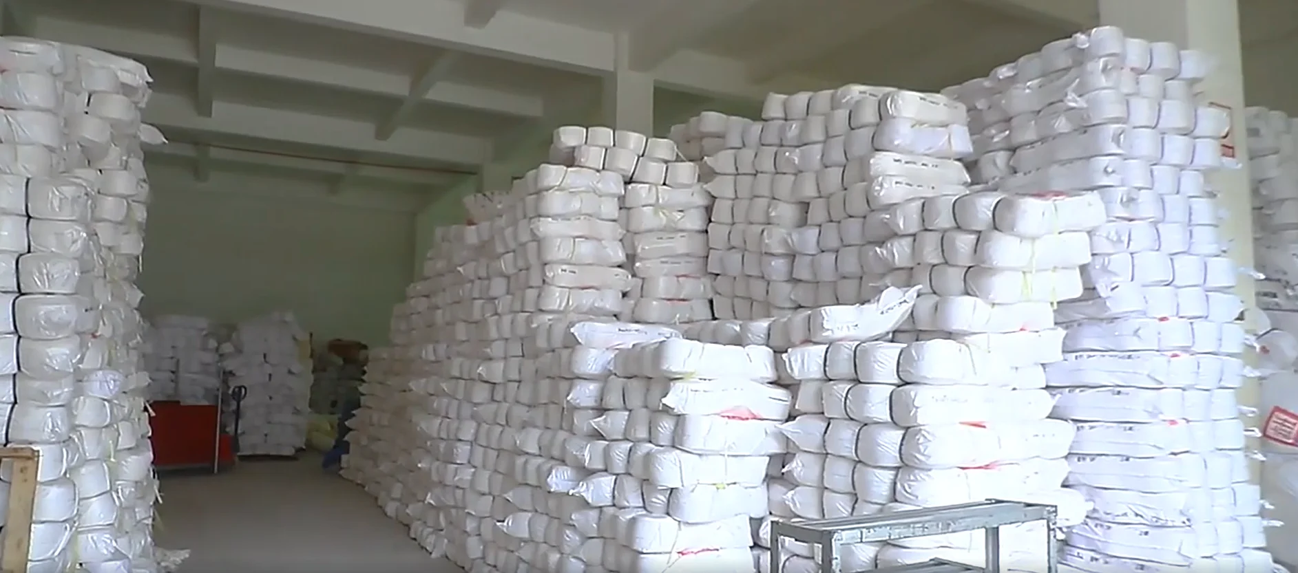 47% acrylic 44% polyester 9% polyamide yarn dyed stretch protruding knitted jacquard fabric for Warm sweater