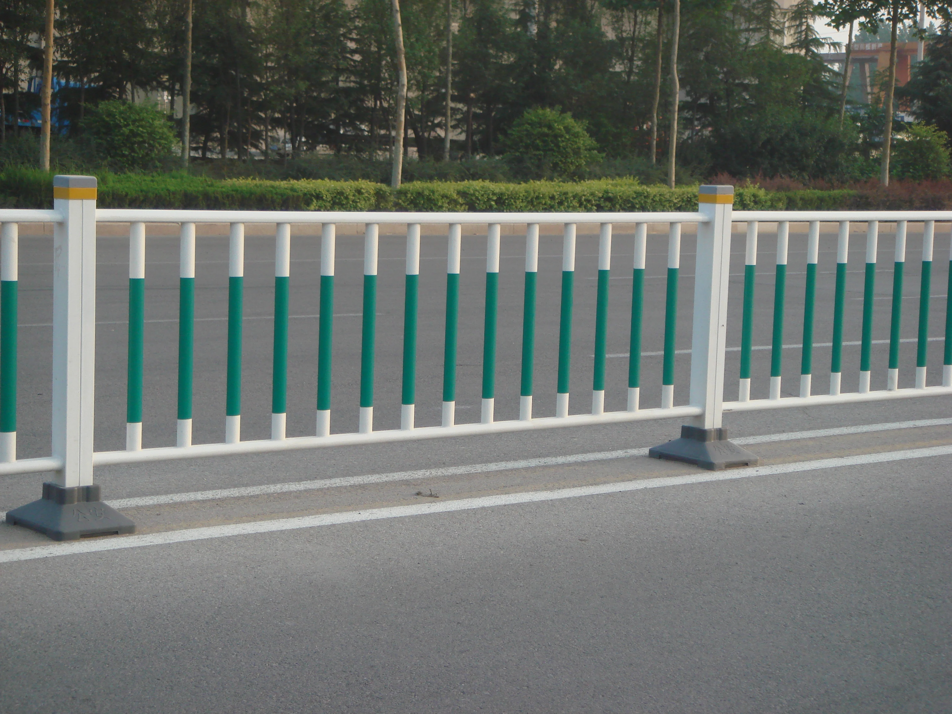 
Temporary Portable Removable Steel Road Fence for Road Safety Cost Effective Road Block Hot-dip Street Safety Fence 