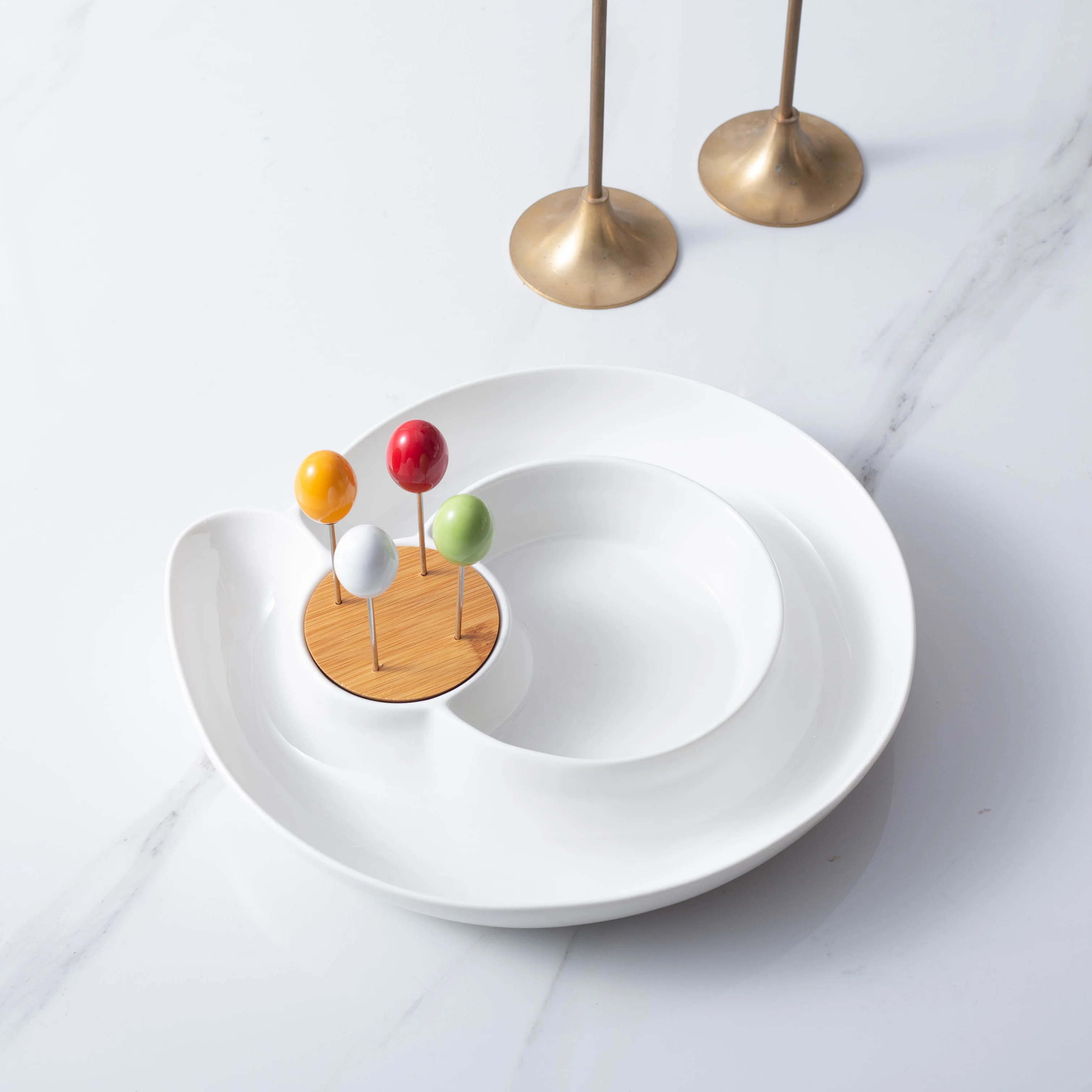 Современный простой белый керамический сервировочный поднос бамбуковые чипы и сервировочная тарелка