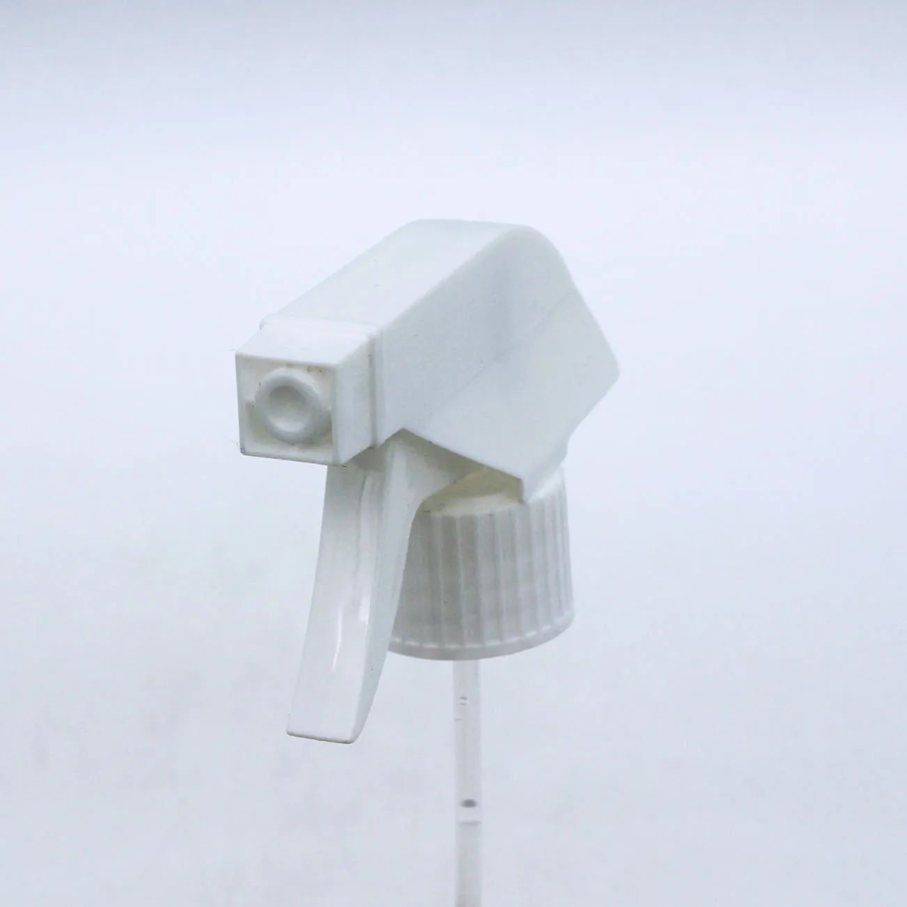 custom made leakproof 28/410 cosmetic bottle sprayer pump 28mm plastic white trigger spray