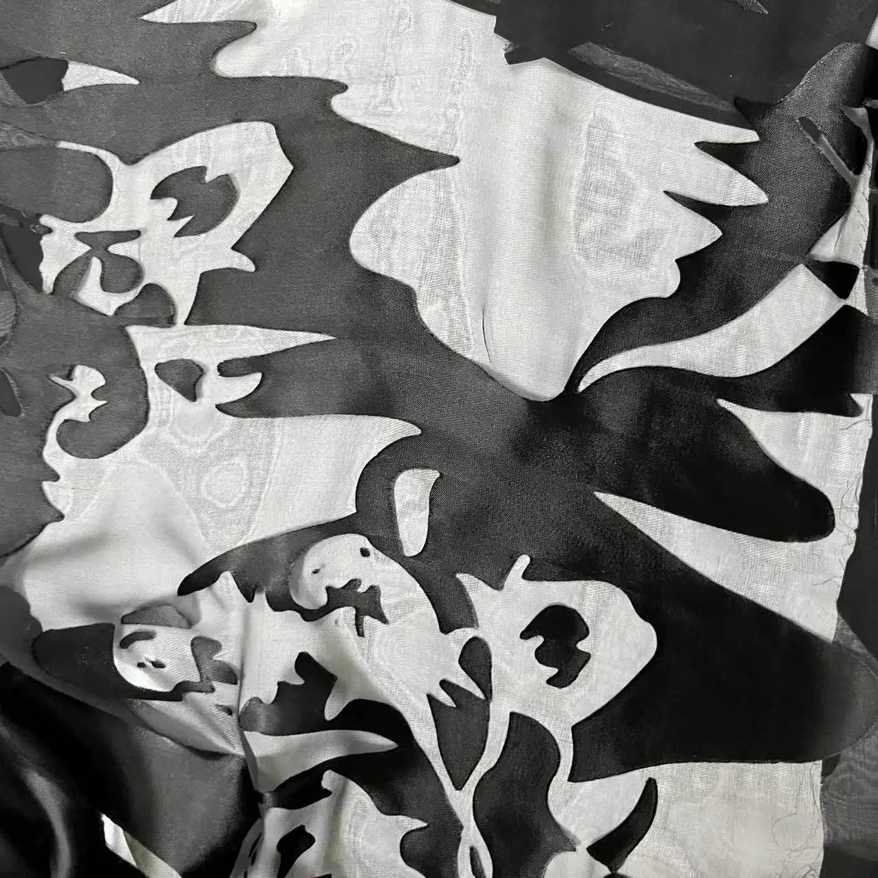 30% Silk 70% Viscose Satin Burn Out Flower Printed Silk Woven Fabric Burnout Silk Velvet Fabric for Dress Sari