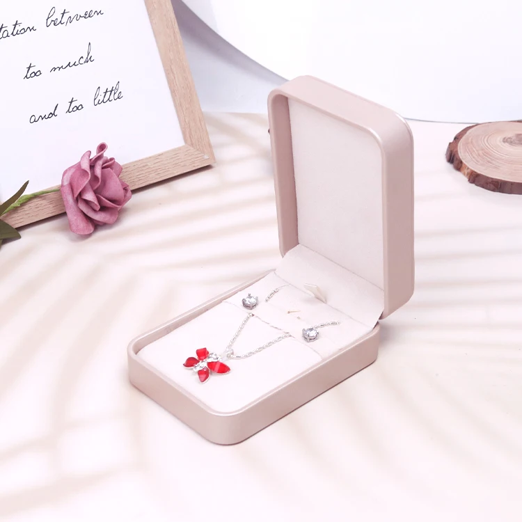 Hot Sale Champagne Pu Leather Pendant Jewelry Box Soft Velvet Lining Jewellery Earrings  Packaging Case with Custom Logo