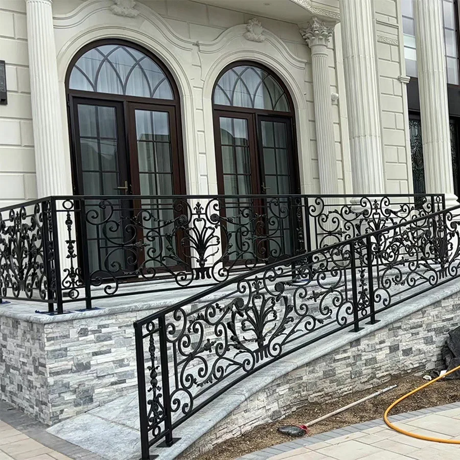Высококачественные перила из кованого железа под заказ