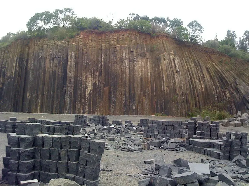 China natural black basalt paver stone cobblestone black basalt paving stone for walkway