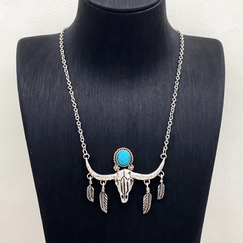 2024 New fashion silver-plated jewelry Western Cowboy style bull head pendant Necklaces for men and women