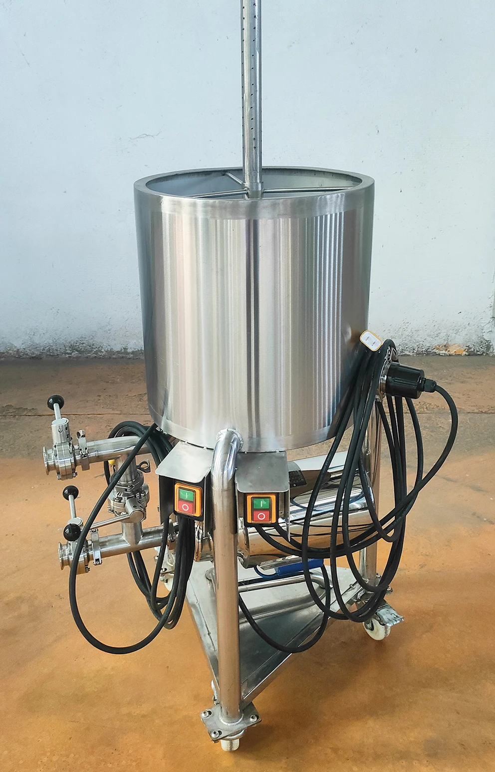 Simple beer keg/ barrel cleaning machine