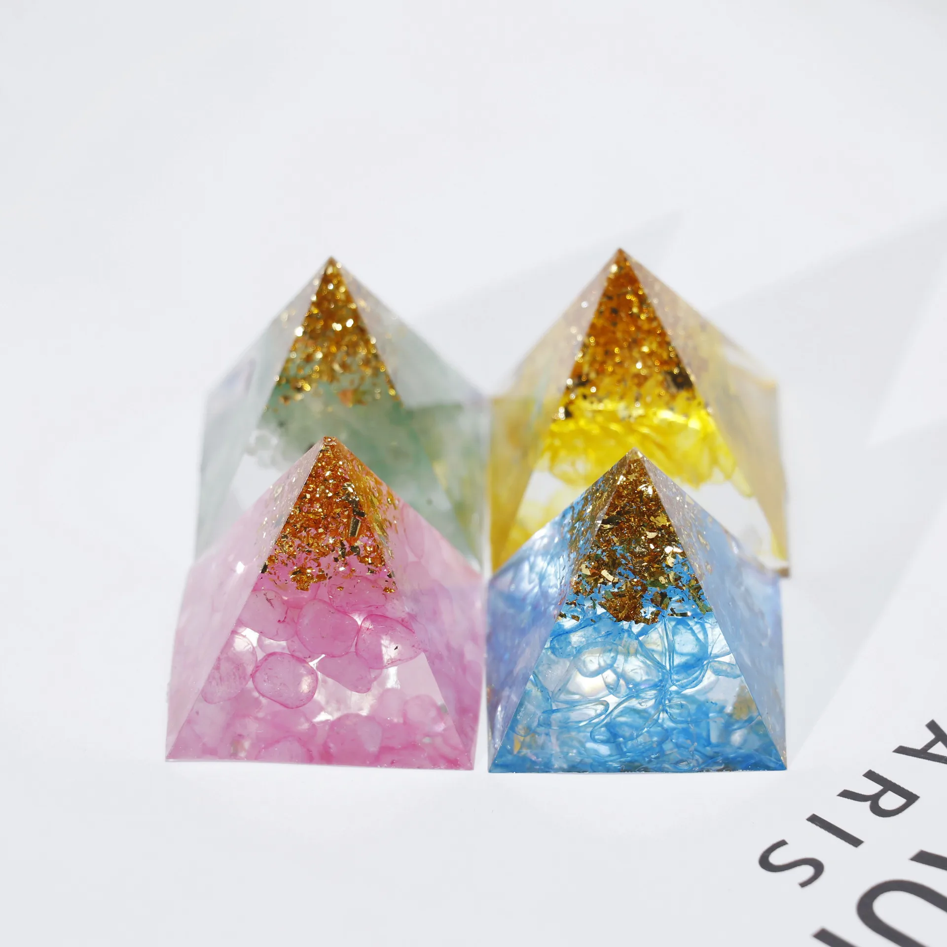 Shalala прямые продажи с завода 3 см Pyamids Orgone Crystal со смолой энергетические органитовые пиамиды