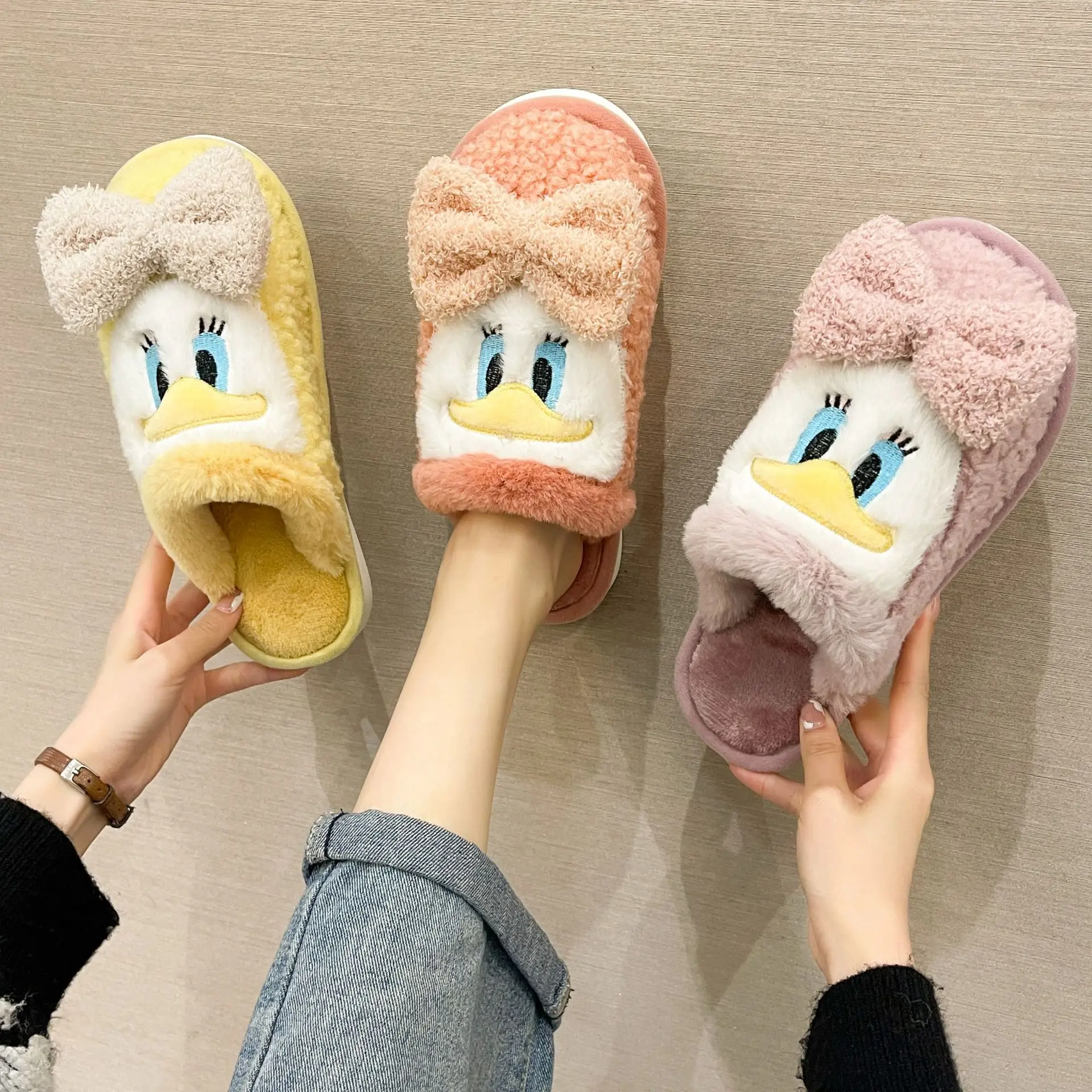 2021 Fashion Cute Cartoon Duck Cotton Slippers Plush Wholesale Soft Indoor Warm Home Furry Fuzzy Slippers With Fur