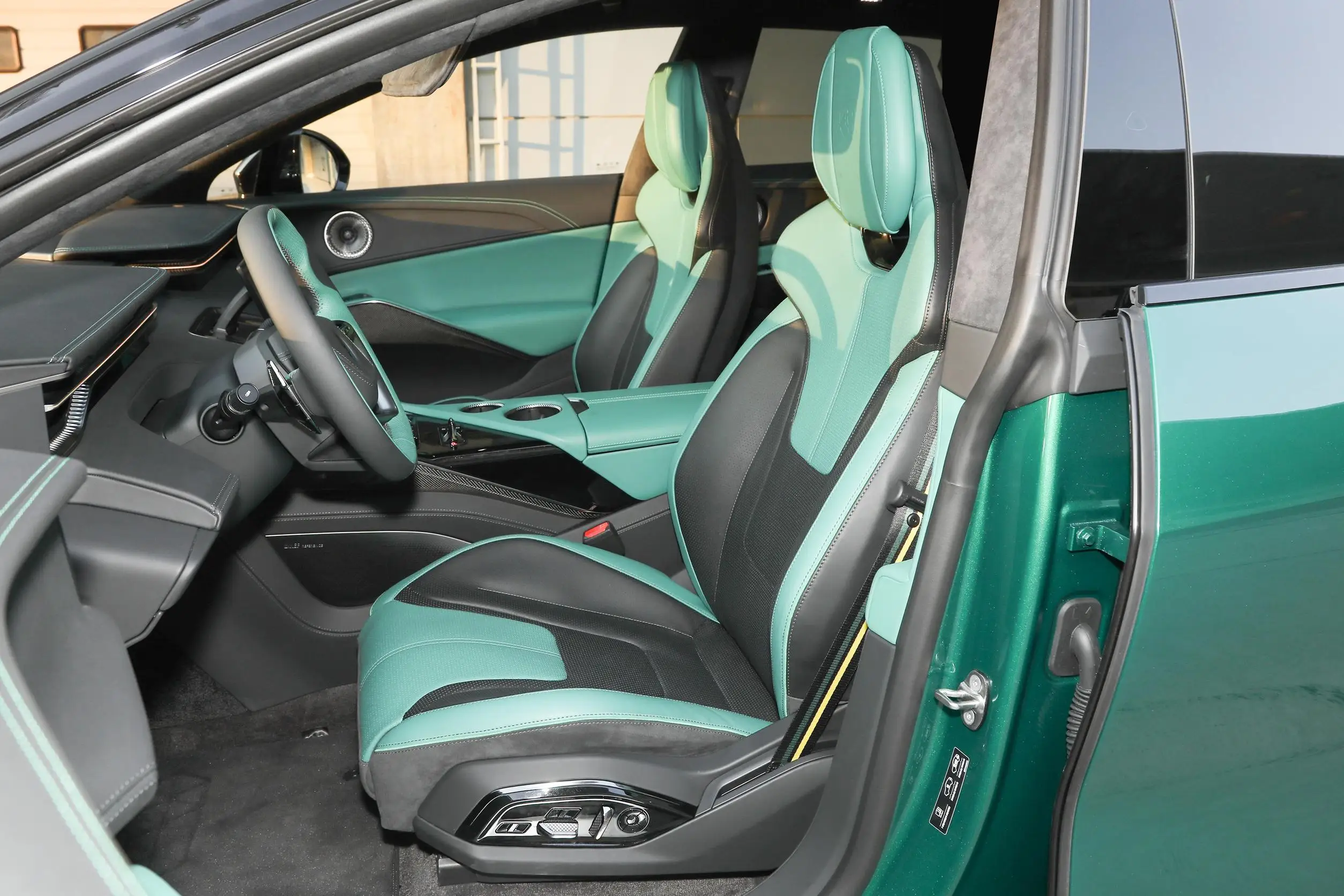 Роскошные автомобили для Lotus Eletre R + S 2024 новый автомобиль 4wd Hig Speed Suv Eletres Новый энергетический электромобиль Ev