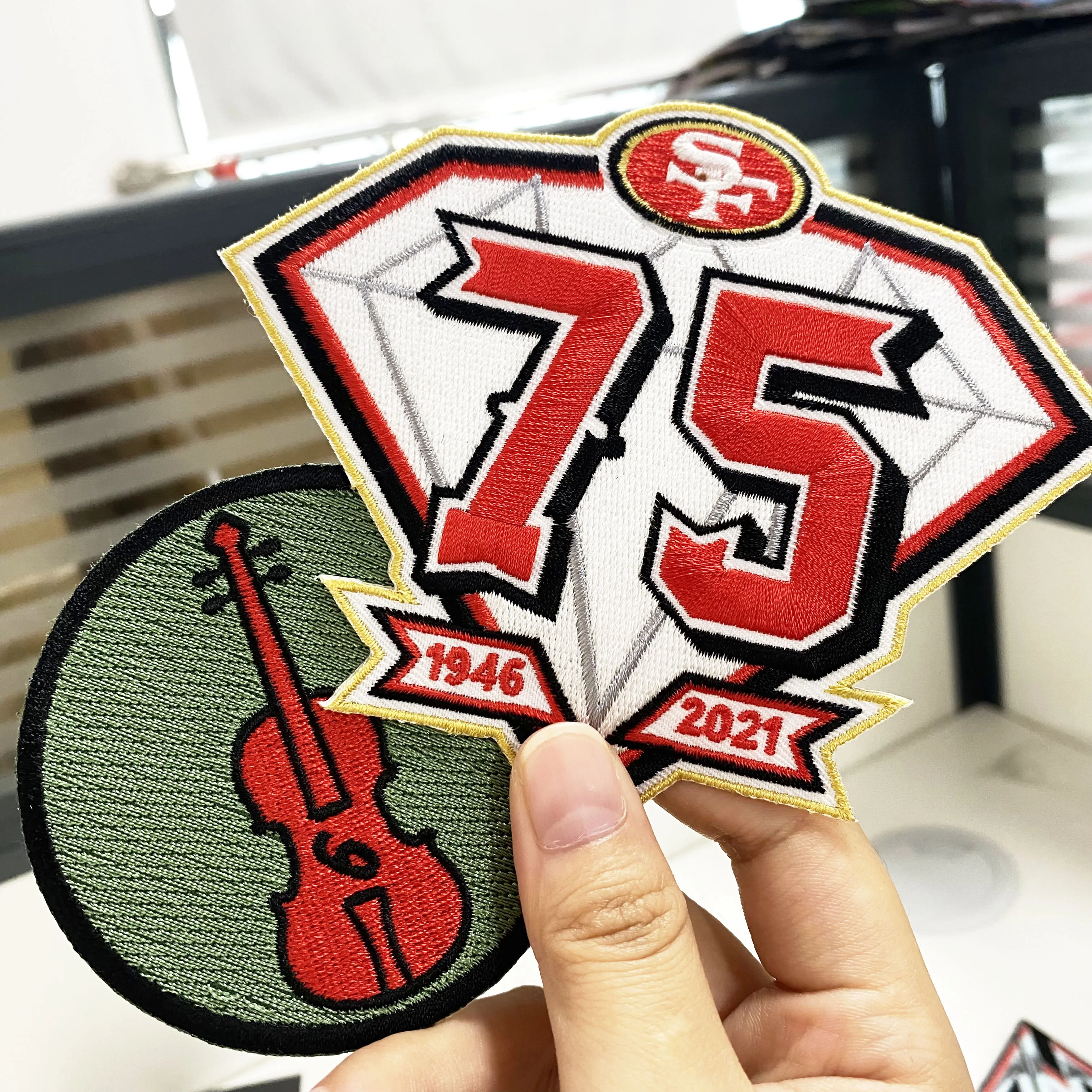 2023 New Fashion Custom Embroidered Patches Diy Custom Patches Quality Chenille Embroidery For Pants Forclothing