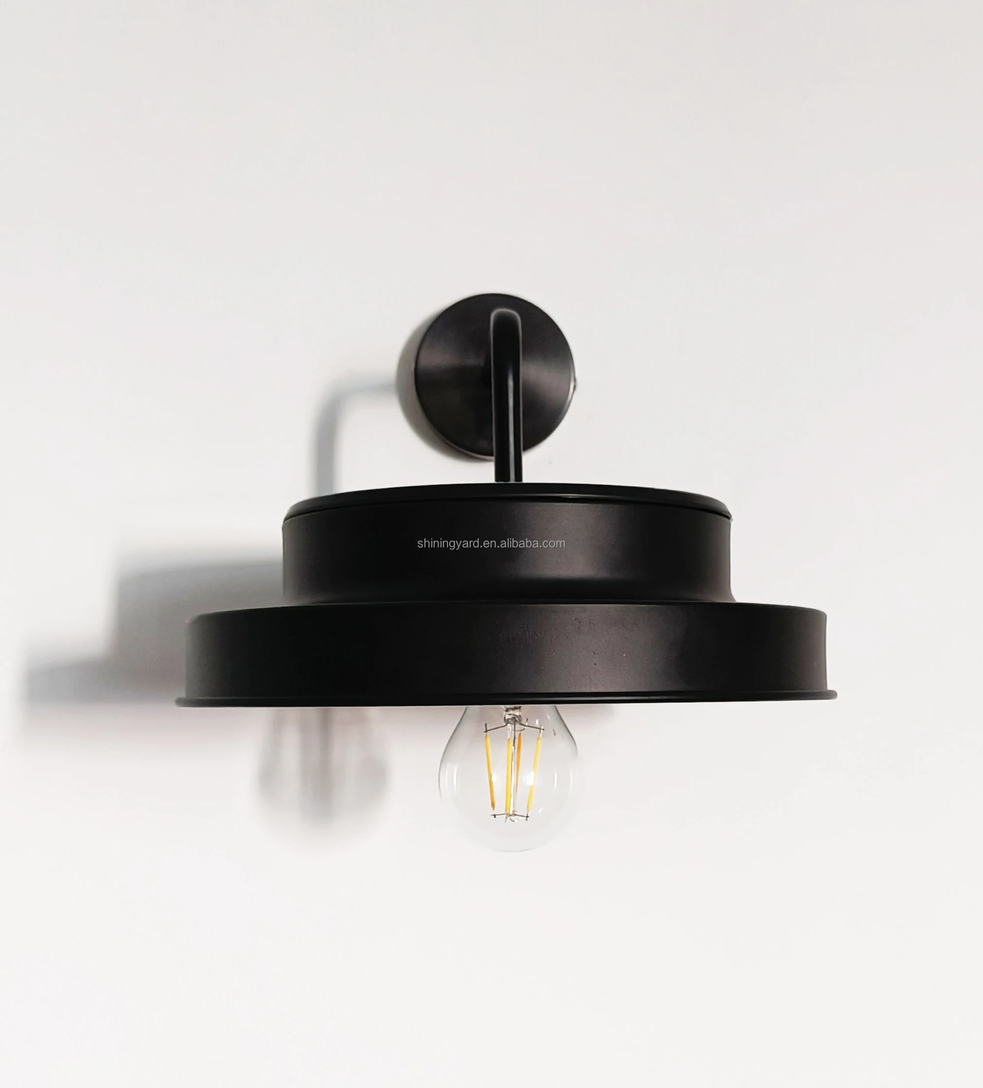 Modern Design Outdoor Solar Barn Light for Gate Farm Home Emergency