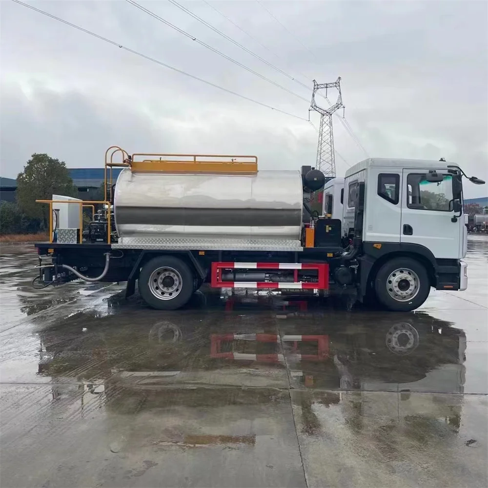 China Dongfeng 12m3 12000L Automatic Bitumen Sprayer Asphalt Distributor Truck With Tank Capacity