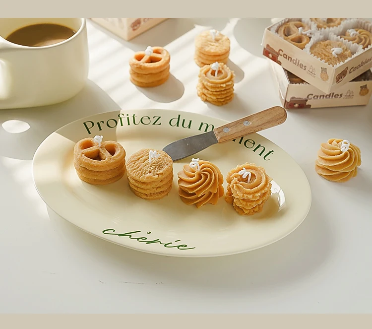4pcs Set Cookies Biscuit Aromatherapy Candles with Gift Box Handmade Simulation Food Candles Scented Ornaments Home Decoration