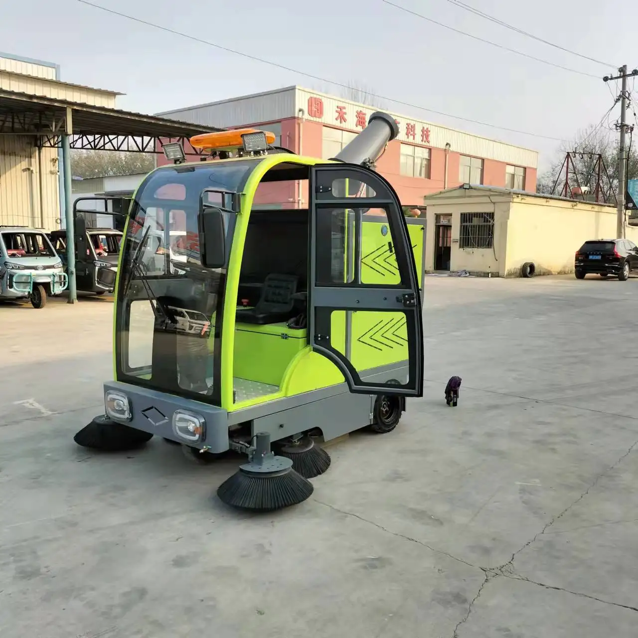 Machine industrial ride on road sweeper for sale parking lot electric floor cleaning street vacuum sweeper road cleaning machine