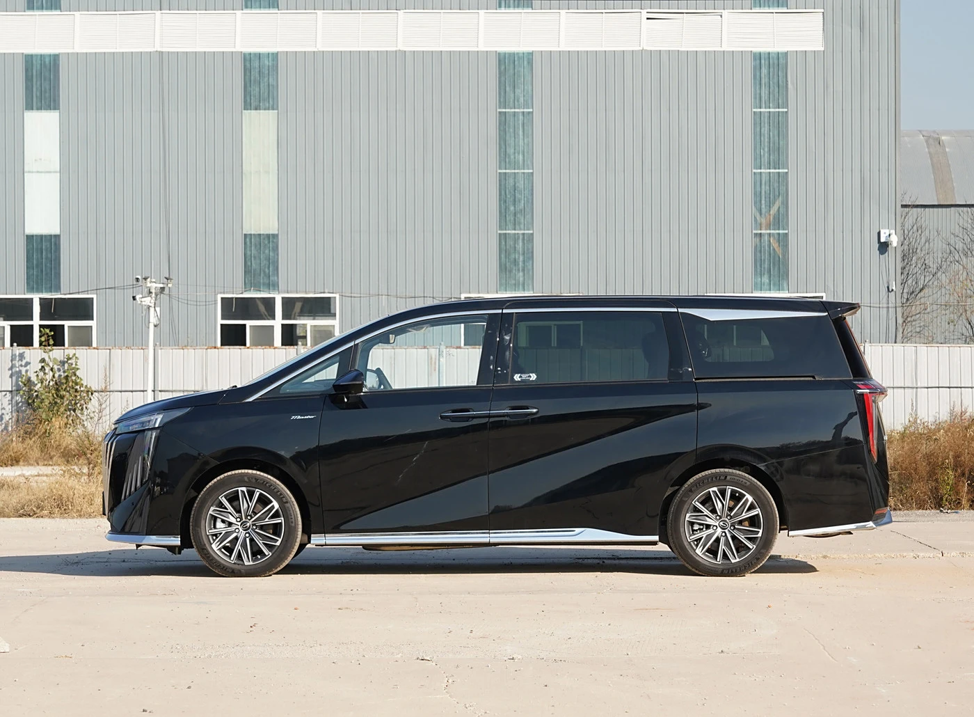 Hot Selling GAC Trumpchi M8 2024 New Luxury MPV Hybrid FWD 7-Seater Left Drive Turbo for Adult
