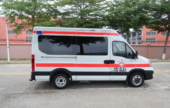 IVECO High Roof 125kw Diesel Engine Monitoring Ambulance 2998ml 8AT Medical Emergency Rescue Vehicle for Sale