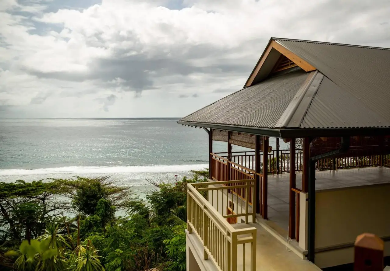 Easy assembly single storey hotel building prefabricated beach resorts villa, luxury room built on the mountain