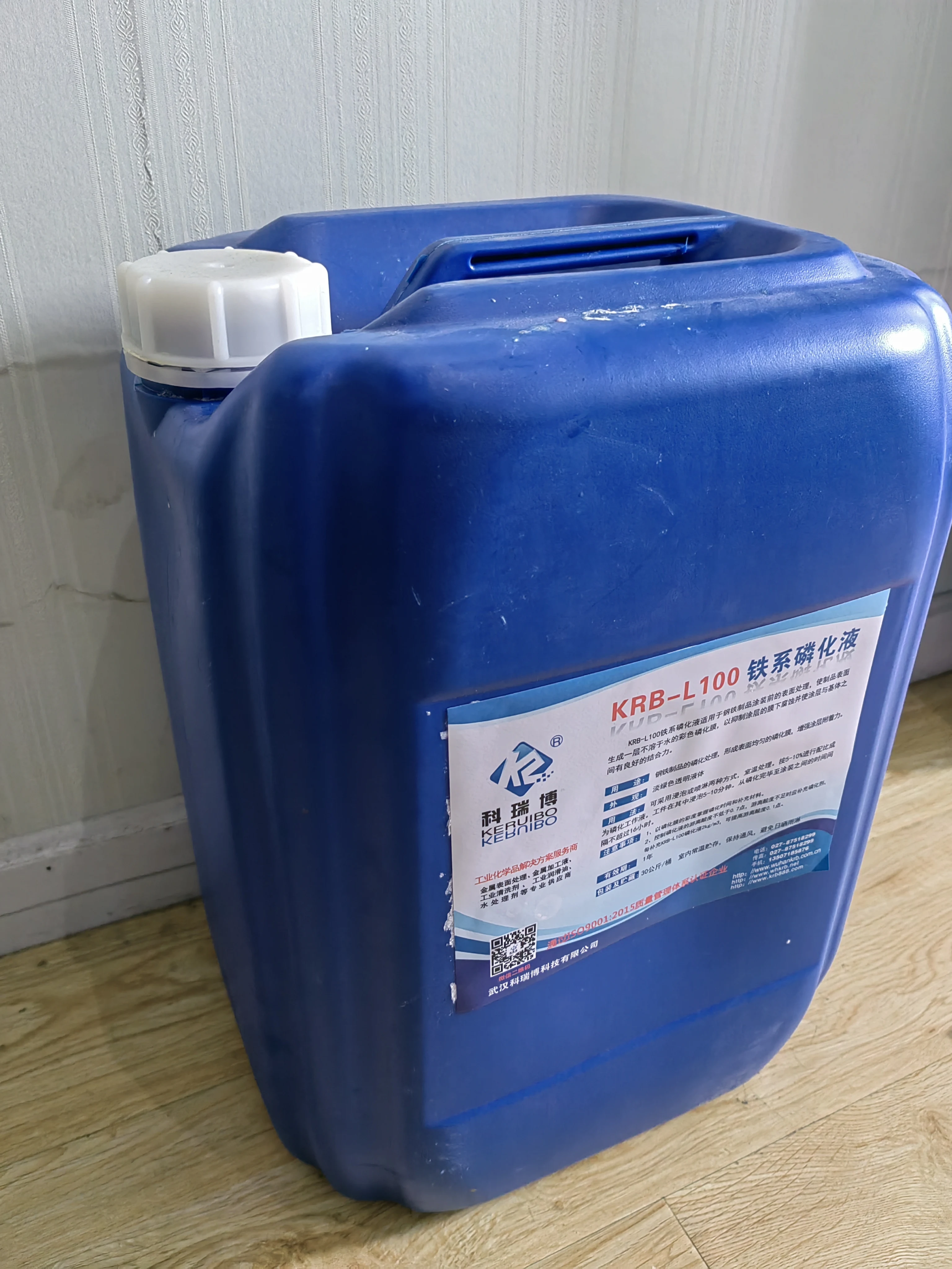 Производитель предоставляет фосфатирующий раствор на основе железа, Высококонцентрированный фосфатирующий агент при комнатной температуре, цветная пленка, фосфат