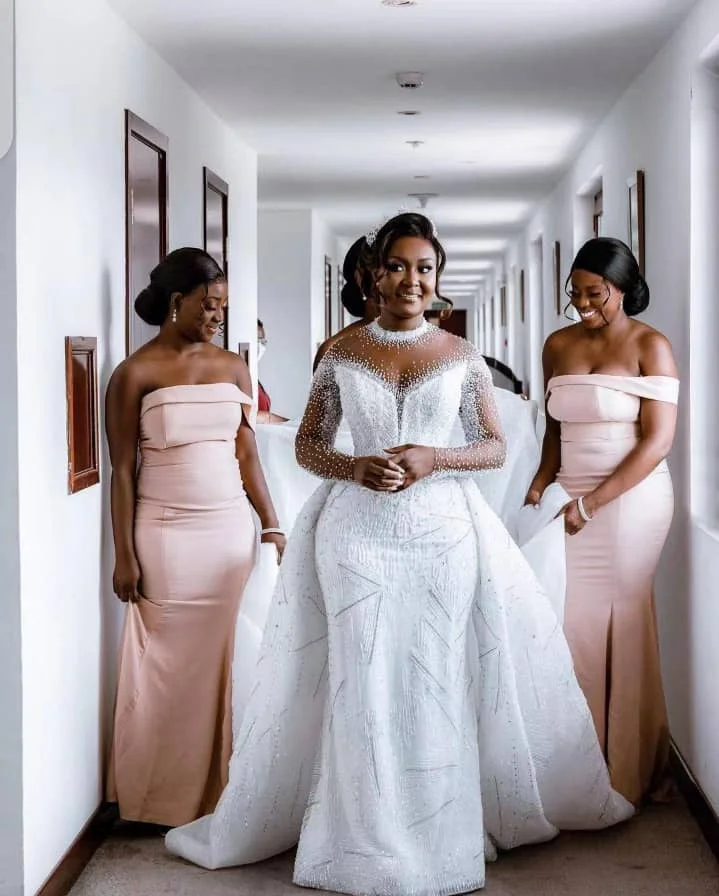 S565A  2023 New high quality bridal tail beads lace trailing customization girl wedding dress