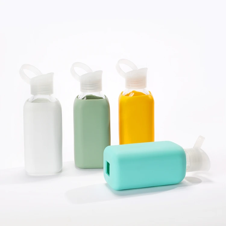 Custom Color BPA Free Durable Glass Water Bottles Smooth Silicone Sleeve Leakproof Large Cute Reusable Travel Bottle