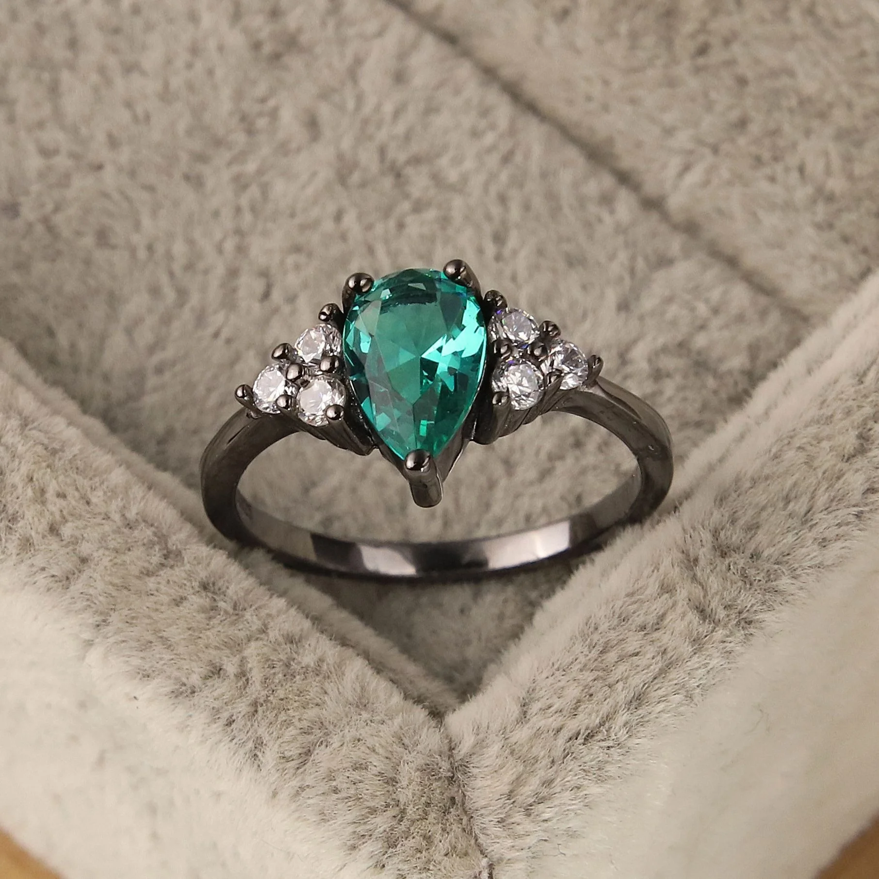 Fashion Jewelry Silver Black Rhodium Plated Zircon Pear Cut Ring