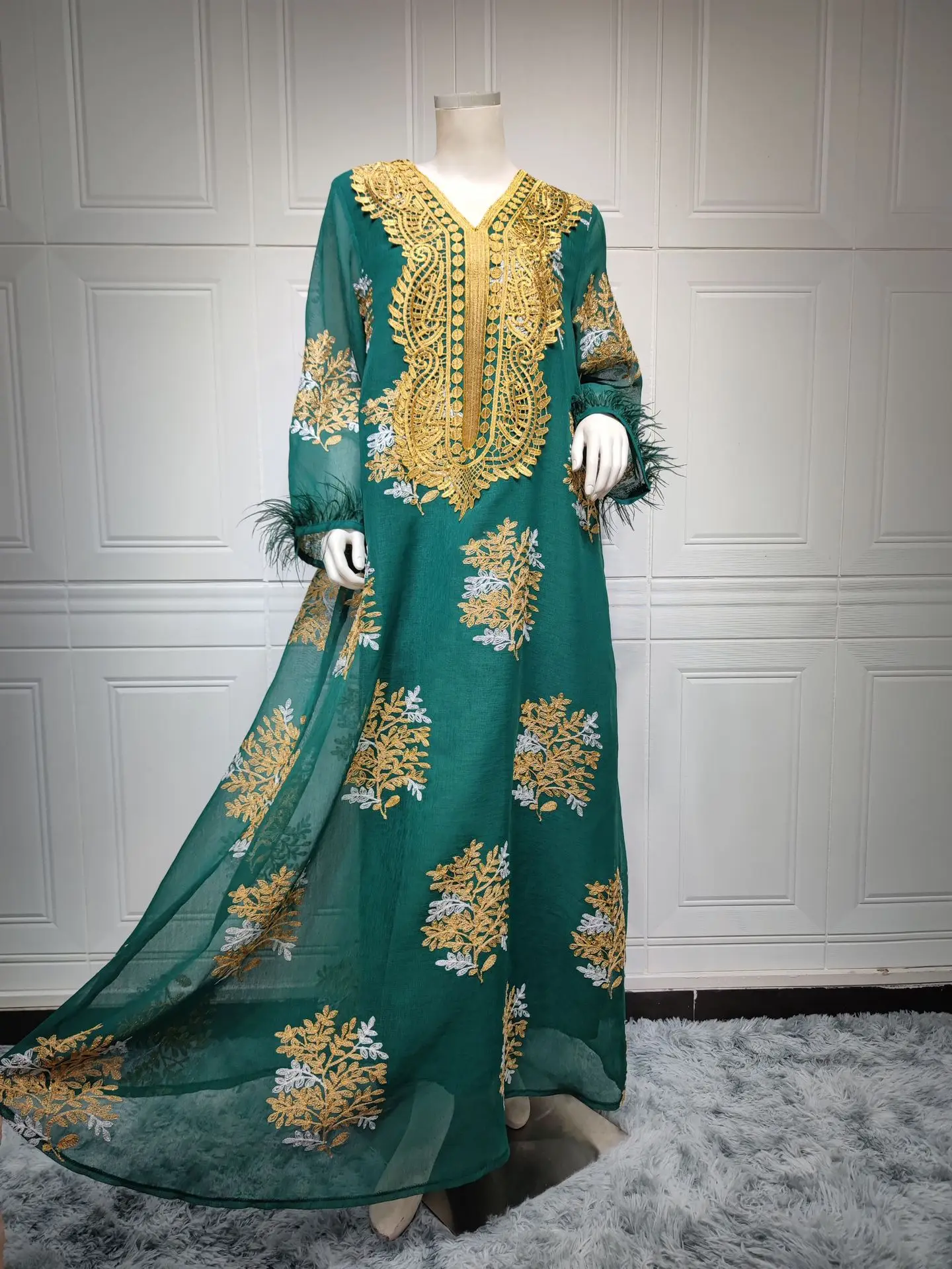 LYZAB214 2022 Muslim Summer New Middle East Dubai Wedding Embroidered Ostrich Gold Lace Islamic Abaya Dress