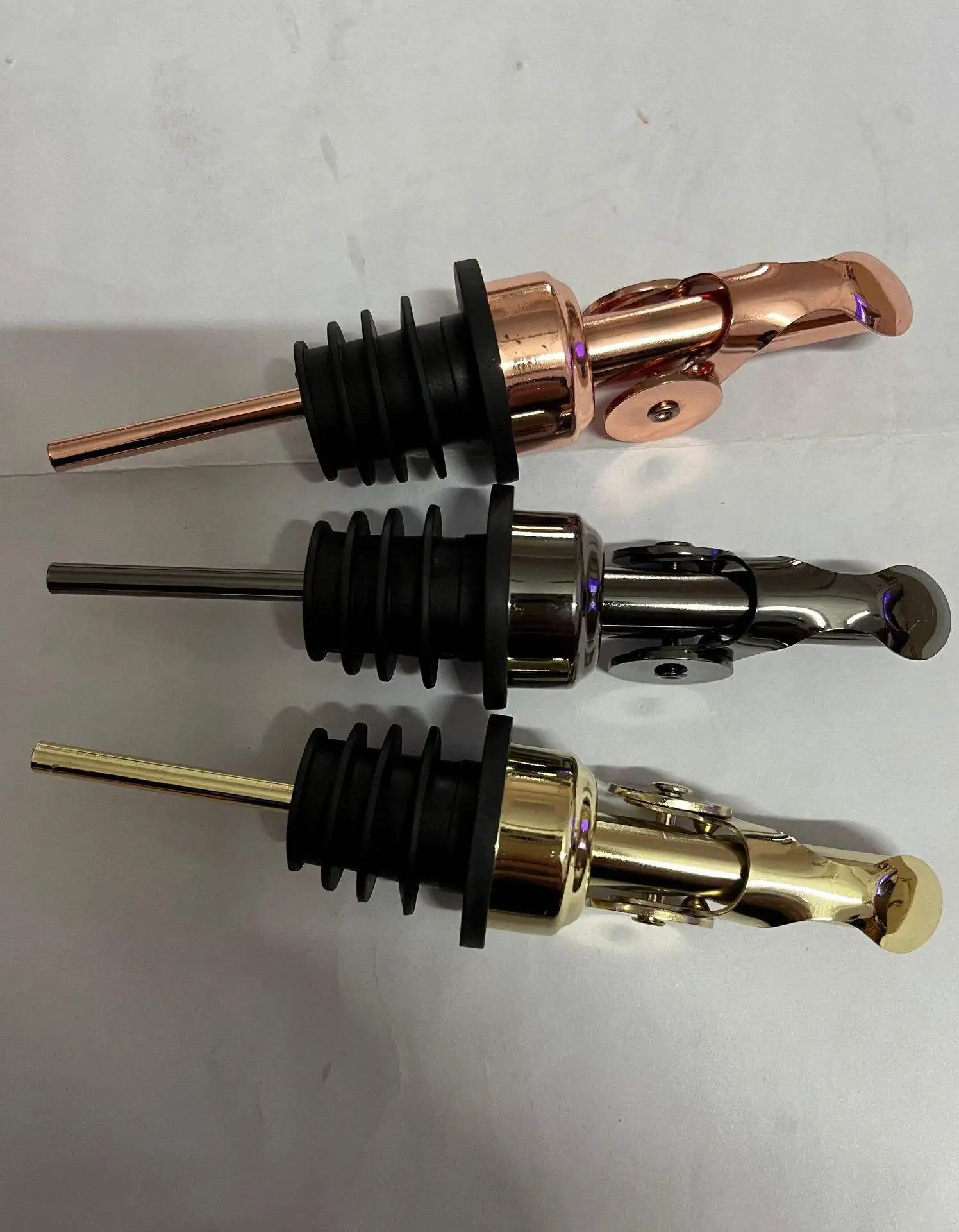 Automatic Opening and Closing 304 Stainless Steel Wine Pour Nozzle Cover Gravity Flip Olive Oil Vinegar Bottle Stopper