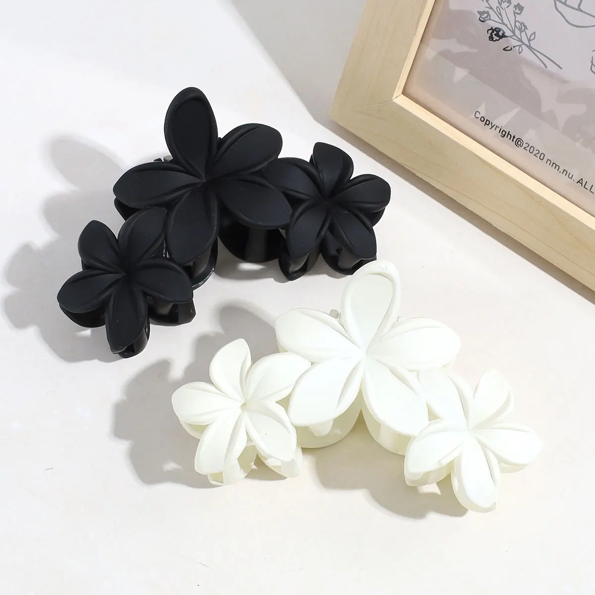 Flower Claw Clips Cute Hair Clips for Women Strong Hold Nonslip, Hawaiian Hibiscus Flower Hair Clips Beach Hair Accessories