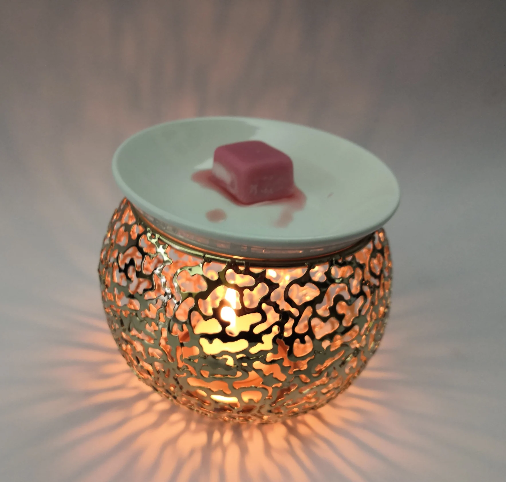 Gold Round Metal Delicate Romantic Ceramic Tealight Candle Holder Oil Burner Wax Warmer for Wedding Event Home Office Decor