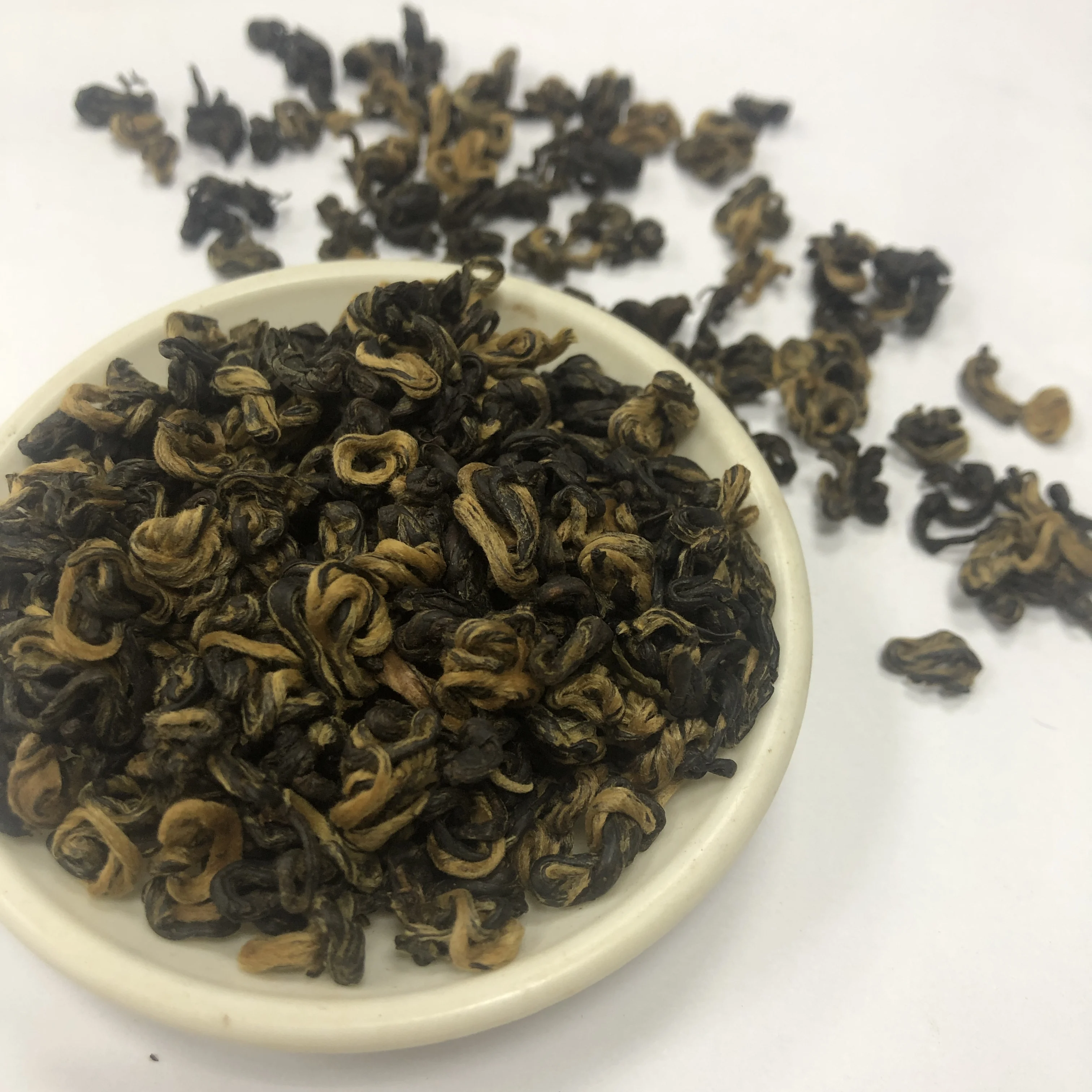 Factory wholesale Price black tea snail with golden leaf good quality
