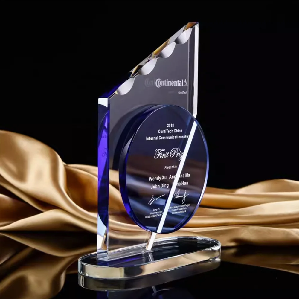Wholesale golf Clear Crystal Blue Glass Trophi Plaque Trophy Handmade Love Souvenir Award in Cup Shape Engraved Gift