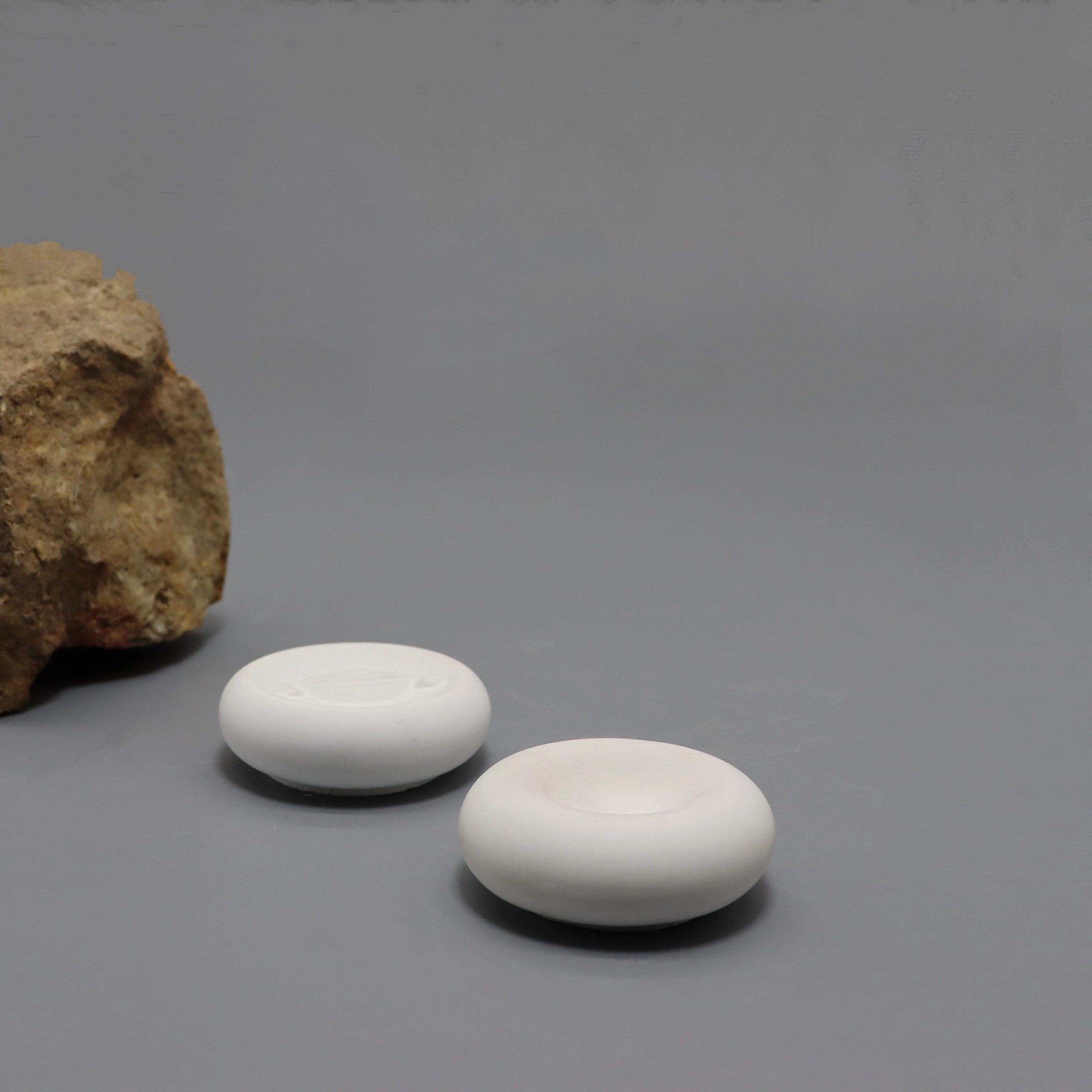 Customized Logo Concave Gypsum Stone Aroma Diffuser Porous Ceramic Stone Diffuser Perfume Aroma Diffuser Stone
