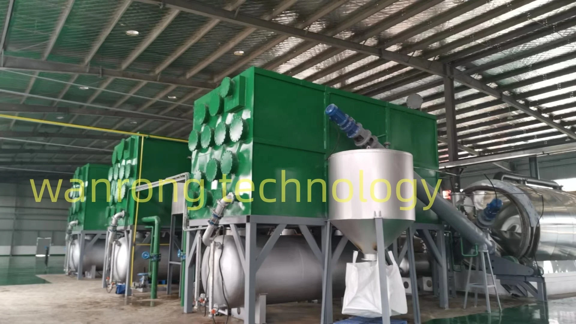 Eco-friendly semi-continuous waste tire/rubber/plastic pyrolysis gasoline diesel machine