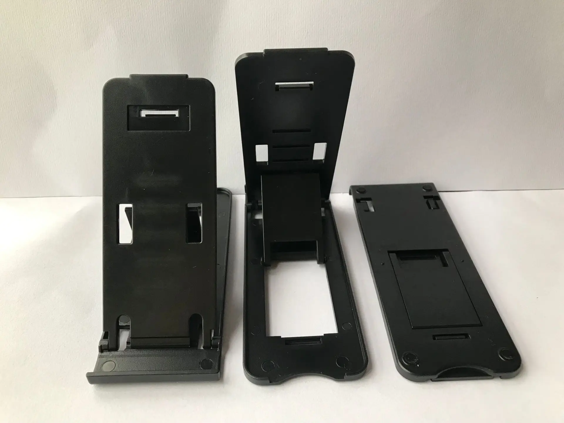 YR167 Foldable phone stand.jpg