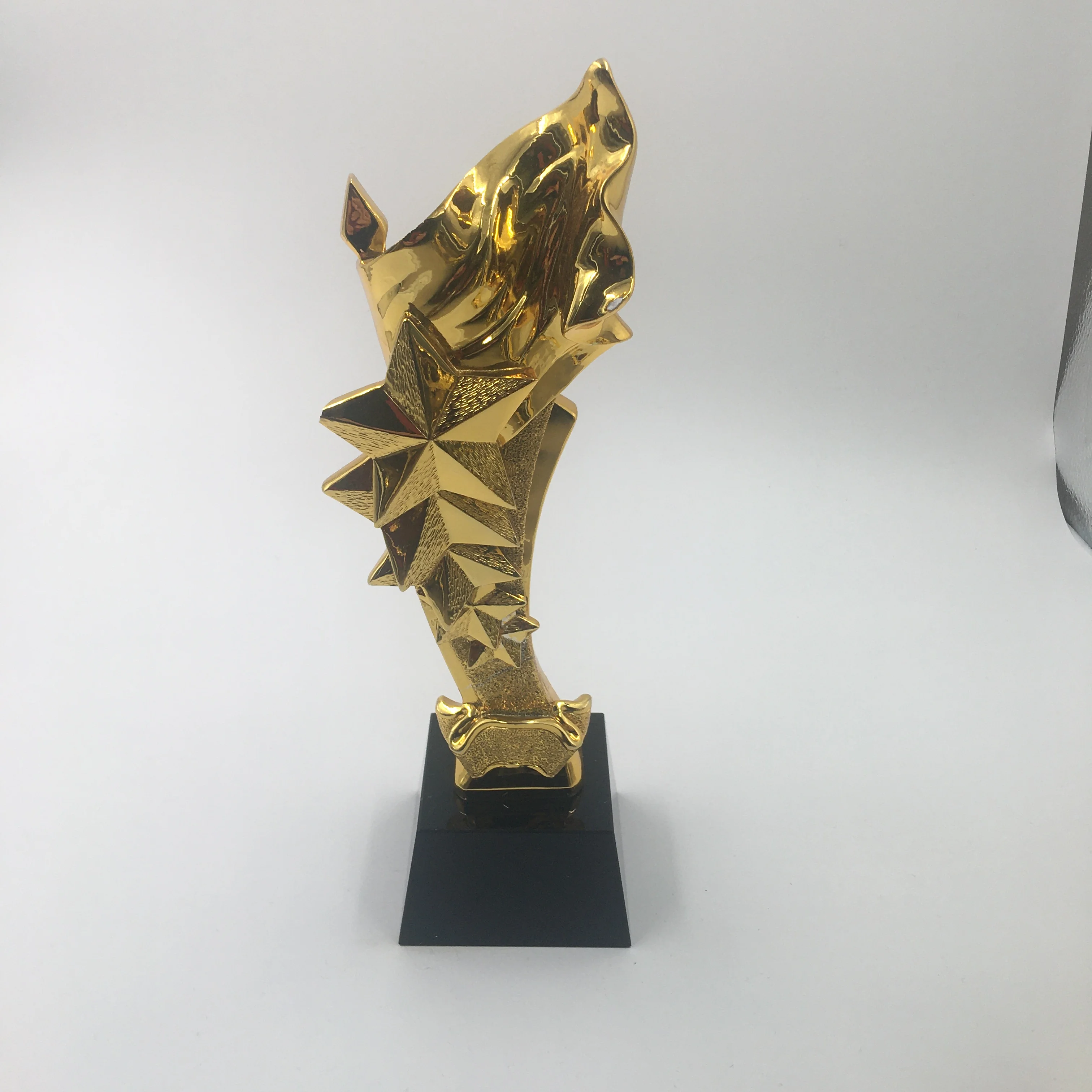 Yiwu manufacturer sports  resin trophy wholesale custom medals and trophies
